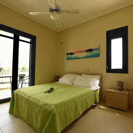 Panelma Tranquil Coastal Retreat In Zacharo Lägenhet